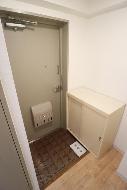 ドミール八坂(ドミールヤサカ)の玄関