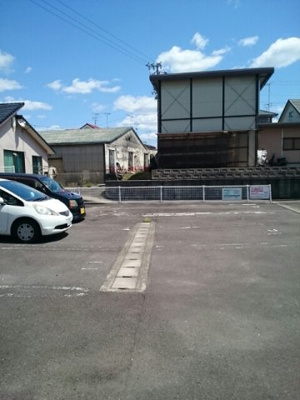 【駐車場】 | リヴァーパークＣ | 車をお持ちの方に嬉しい駐車場付きの物件です