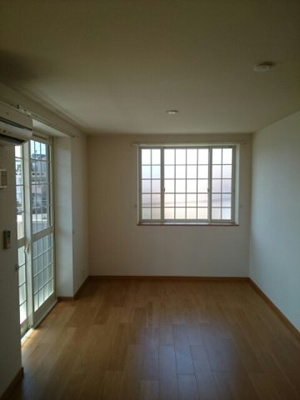 【居間・リビング】 | リヴァーパークＣ | ゆったり過ごせる居間です