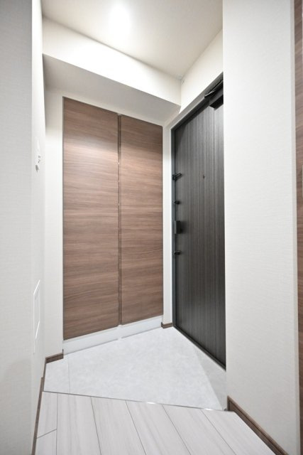 GRANSITE NAKAMEGURO　ネット0　新築　角部屋の玄関