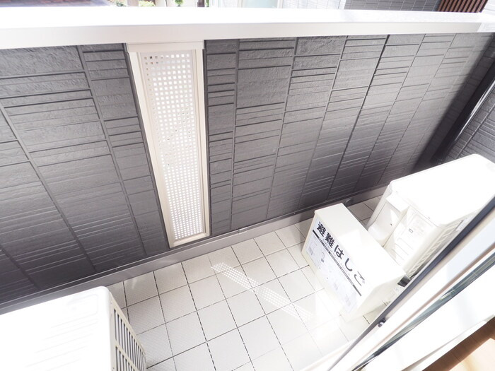 川崎市多摩区長尾５丁目のアパートのバルコニー