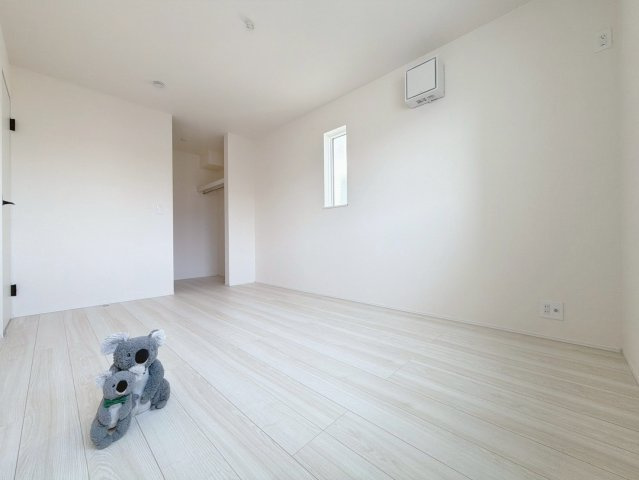 【洋室】 | 玉村町斎藤田　新築住宅 | 広さはお子様の勉強部屋にも適した広さ！
勉強机や本棚などの家具を置いてもフリースペースも確保することができます。