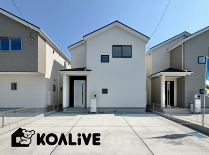 【外観】 | 玉村町斎藤田　新築住宅 | 完成済み！いつでも新生活を始めることができます。
開放感あるLDK！
陽当り、風通しも良い暖かな住まいです。
KOALIVE （コアライブ）【0120-919-727】