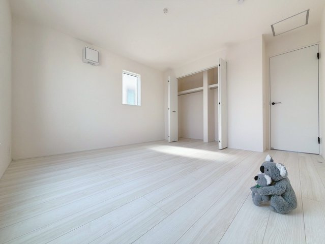 【洋室】 | 玉村町斎藤田　新築住宅 | さまざまにカスタマイズしていただけるシンプルなデザインの内装。ご自身で素敵な空間を創り上げられます。