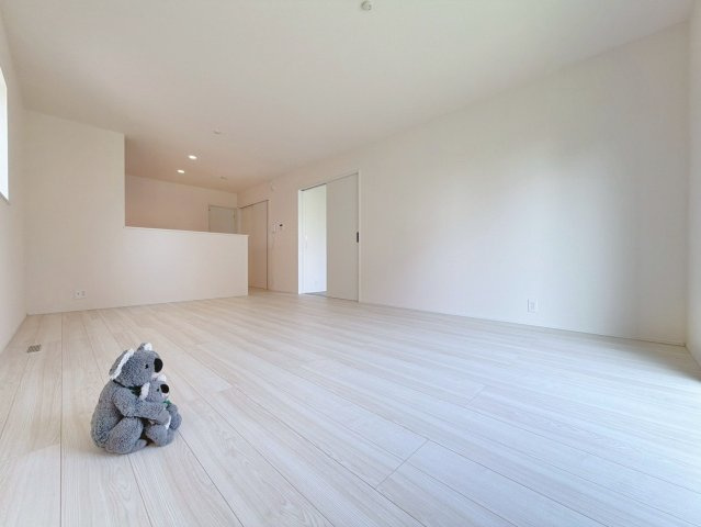 【居間・リビング】 | 玉村町斎藤田　新築住宅 | 窓を開けるとスッーと爽やかな風を感じるリビング。家族の笑顔が集まる幸せな空間。