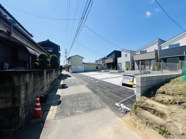 高浜市本郷町3丁目17番、18番、19番、20番『仲介手数料無料』新築戸建ての前面道路含む現地写真