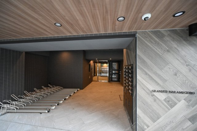 GRANSITE NAKAMEGURO　ネット0　新築　角部屋　最上階のエントランス