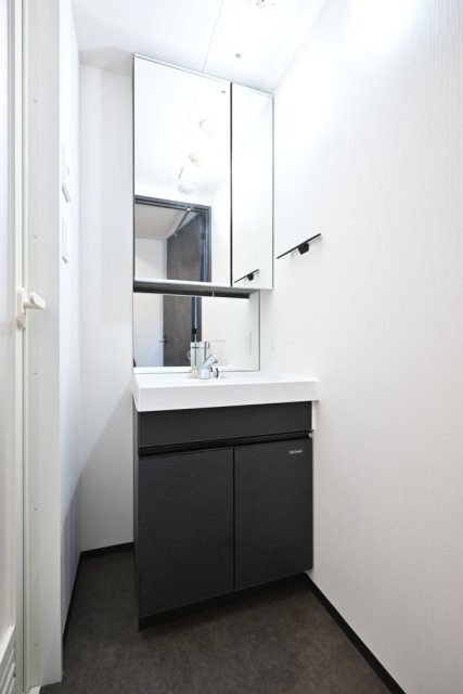 GRANSITE NAKAMEGURO　ネット0　新築　角部屋　最上階の洗面所