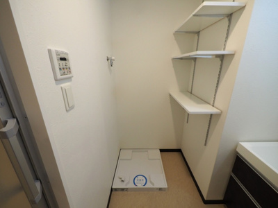 【設備】 | Dimus福島 | 洗濯機置き場です