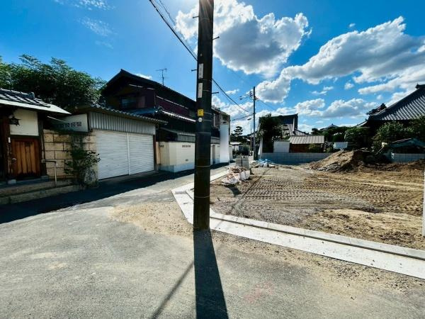 茨木市島2丁目　新築戸建の前面道路含む現地写真