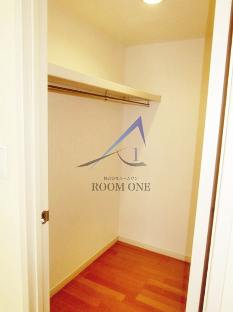 メルローズプレイス下北沢の収納|ウォークインクローゼットです。