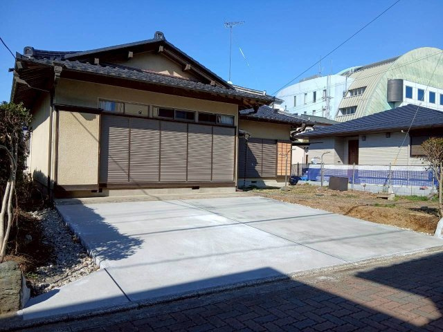 松葉町１丁目貸家の駐車場
