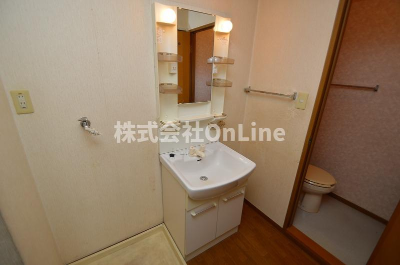 びわ楠根の独立洗面台