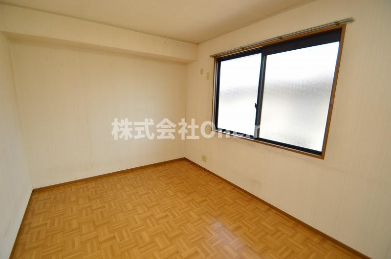 びわ楠根の洋室