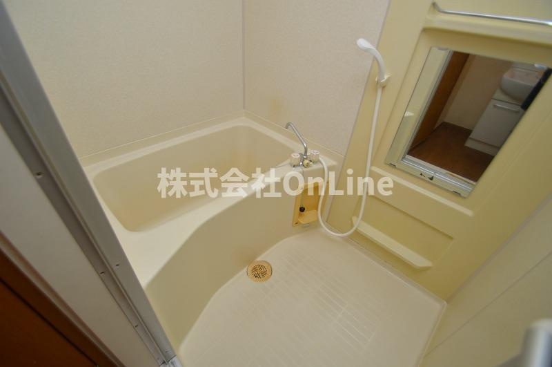 びわ楠根の浴室