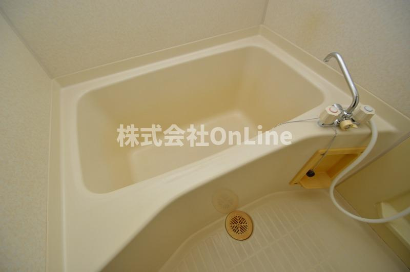 びわ楠根の浴室