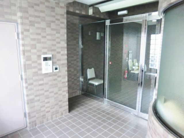 さいたま市浦和区常盤３丁目の賃貸マンションのエントランス