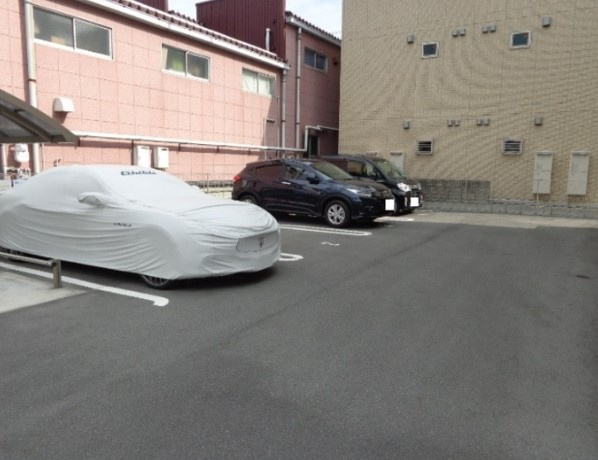 エスポワール新広の駐車場