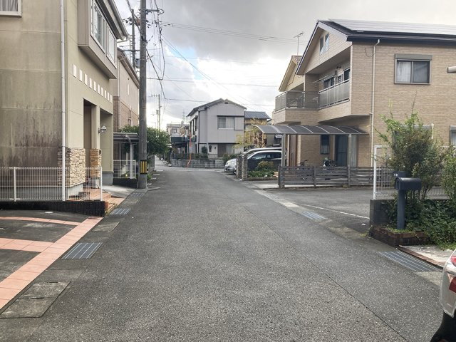 高知市介良乙 ⑲　新築一戸建ての前面道路含む現地写真