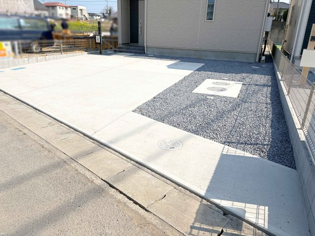 ひたちなか市足崎　新築戸建て　B号棟の駐車場|カースペースは2台お停めいただけます♪