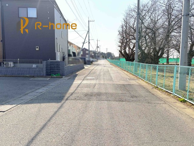 ひたちなか市足崎　新築戸建て　B号棟の前面道路含む現地写真|堂々！建物完成♪実際のお部屋をご見学可能です♪
ご見学が一番の資料！お気軽にお問い合わせ下さい♪