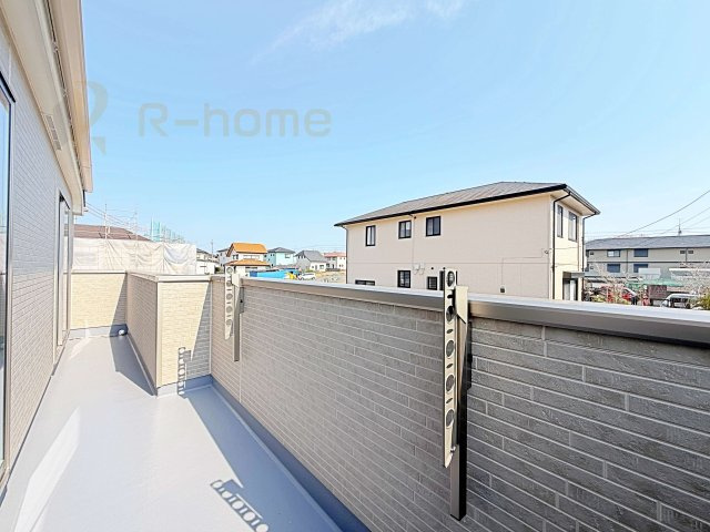 ひたちなか市足崎　新築戸建て　B号棟のバルコニー|お布団やラグなどの大きな物も干しやすい広々としたバルコニー！