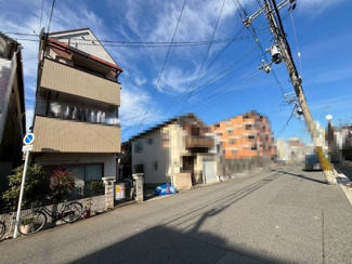 【前面道路含む現地写真】 | 北加賀屋１丁目　中古戸建 | 玄関にシューズボックスありますよ♪玄関周りもスッキリ片付きますね！