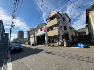 【前面道路含む現地写真】 | 北加賀屋１丁目　中古戸建 | 前面道路は幅員8m公道と通行もスムーズです♪