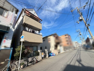 【前面道路含む現地写真】 | 北加賀屋１丁目　中古戸建 | ゆとりのある洗面室ですよ♪朝の身支度もスムーズにできますね！