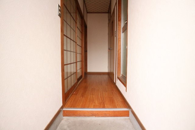 井上ハイツの玄関