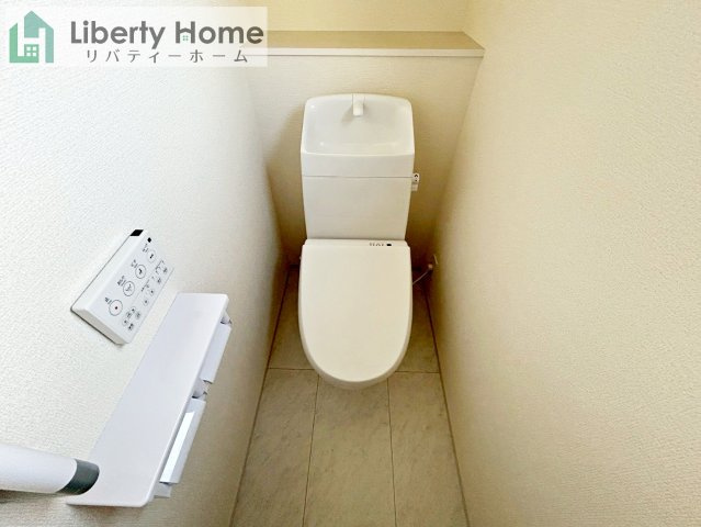 小美玉市納場第4　新築戸建のトイレ
