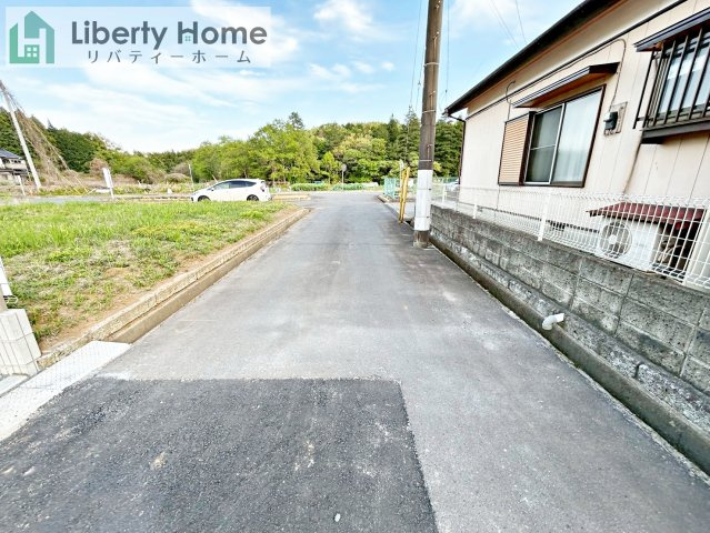 小美玉市納場第4　新築戸建の前面道路含む現地写真