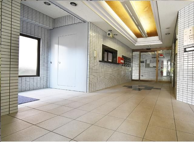 岩城ハイム日暮里のエントランス