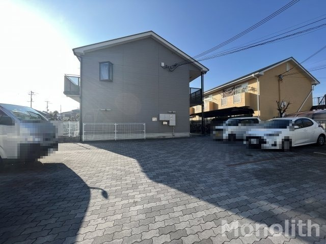 ドミール鳳の駐車場