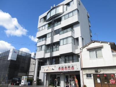 ライオンズ御前三条ビルの外観