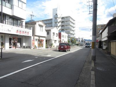 ライオンズ御前三条ビルの周辺|前面道路