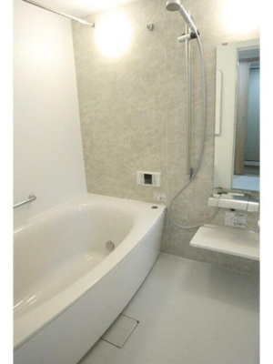 【浴室】 | 梅里２丁目戸建 | 追い焚き機能、浴室乾燥機付きバス。