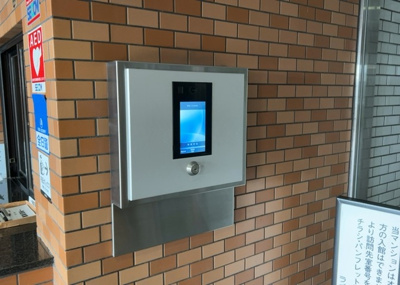 【防犯設備】 | ライオンズマンション本厚木 | 当然のことではありますが、オートロックやセンサーライト、ホームセキュリティーなどの防犯設備があれば、小さいお子様がいるご家庭も安心ですよね！まず物件購入の際は、防犯設備もチェックするようにしましょう。