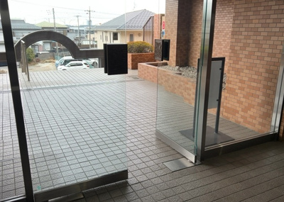 【その他共用部分】 | ライオンズマンション本厚木 | 共用部分は、一棟の建物に住む区分所有者全員が共同で所有するとし、共用部分の管理、補修などは、区分所有者で形成される管理組合が行います。個人の判断で勝手に変更することはできませんので覚えておきましょう。