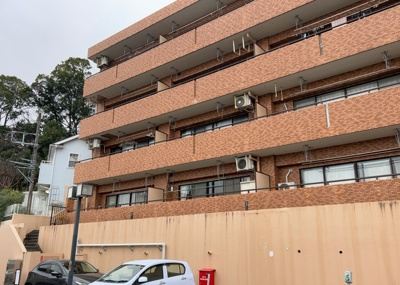【外観】 | ライオンズマンション本厚木 | ＳＲＣ造は強度や耐震性の面でもRC造と比べて優れています。そのため、10階建以上の高層または超高層マンションなどの建築にも多く採用されています。柱や梁などのサイズが小さくても高い耐震性を確保できます。