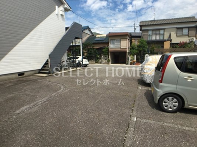【駐車場】 | 小豆坂シャンテ | 車をお持ちの方に嬉しい駐車場付きの物件です