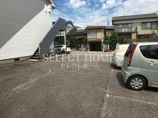 【駐車場】 | 小豆坂シャンテ | 車をお持ちの方に嬉しい駐車場付きの物件です