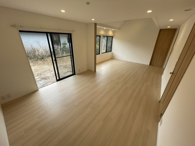 みどりが丘フルリノベーション中古住宅の居間・リビング