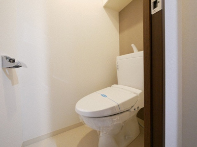 【トイレ】 | JMFレジデンス大阪福島 | 落ち着いた色調のトイレです