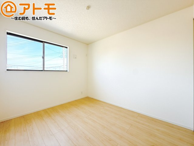 【子供部屋】 | 焼津市中根第1　新築戸建　1号棟 | 壁と床がシンプルな色合いだからこそ自分だけの空間を作れます♪お部屋作りのイメージは順調でしょうか♪