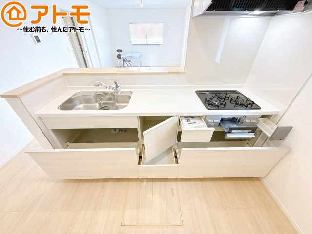 【キッチン】 | 焼津市中根第1　新築戸建　1号棟 | 大容量システムキッチン♪お料理スペースやシンク広々！毎日の家事をしっかりサポート♪
