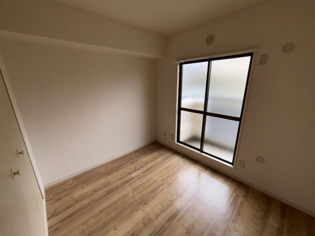 パストラル清新の洋室