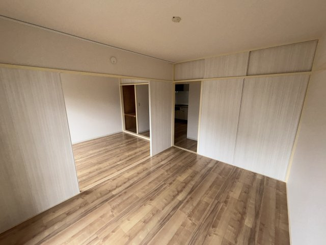 パストラル清新の洋室