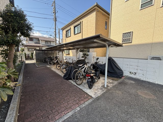 パストラル清新の駐車場