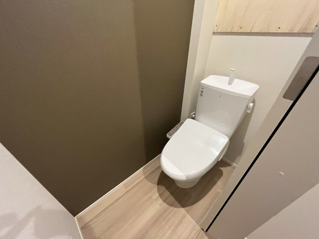 温水洗浄便座機能付きのトイレです♪